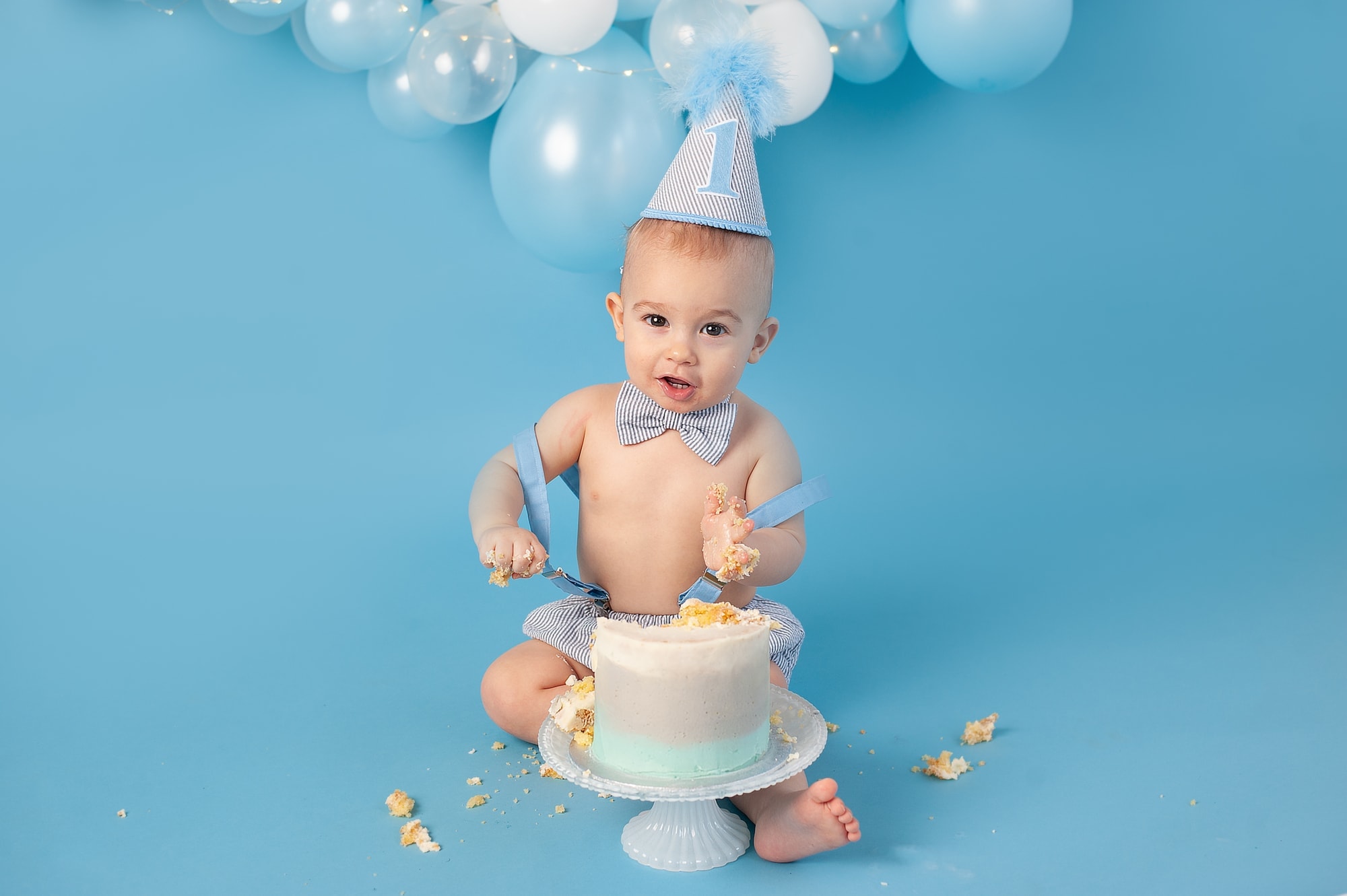 cake smash, pricing, how much, blue, ombre cake, cake smash outfit, party hat, balloon garland, blue, white, orpington, bromley