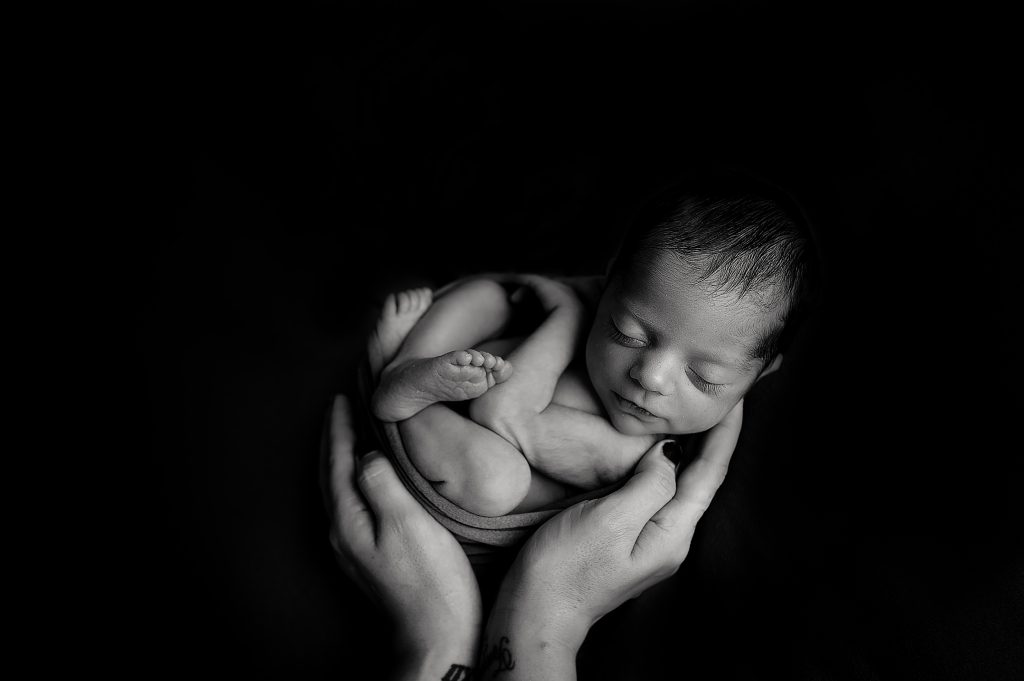 baby pictures, tiny baby girl, mummys hands, black and white, london, bromley, kent, ashleigh shea photography