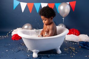 bunting, red white and blue, bath time, splash, bubbles, cake smash, ashleigh shea photography, petts wood