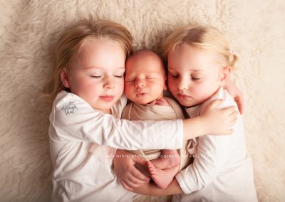 baby brother, big sisters, newborn photography, baby pictures, bromley, london, kent, family