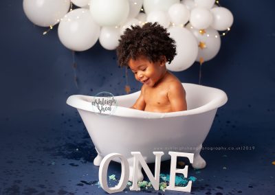 Bath Splash, First Birthday, White Balloon Garland, Boys First Birthday, Ashleigh Shea Photography, London, Orpington