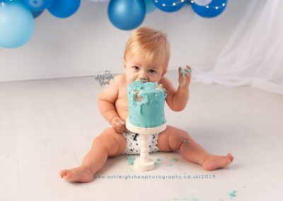 Cake Smash, First Birthday, Blue Balloon Garland, Boys First Birthday, Ashleigh Shea Photography, London, Orpington
