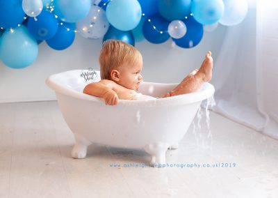 Bath Splash, First Birthday, Blue Balloon Garland, Boys First Birthday, Ashleigh Shea Photography, London, Orpington