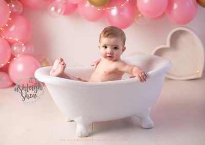 First Birthday, Bath Splash, Pink and Gold Balloon Garland, Ashleigh Shea Photography, Bromley, London Cake Smash Photographer