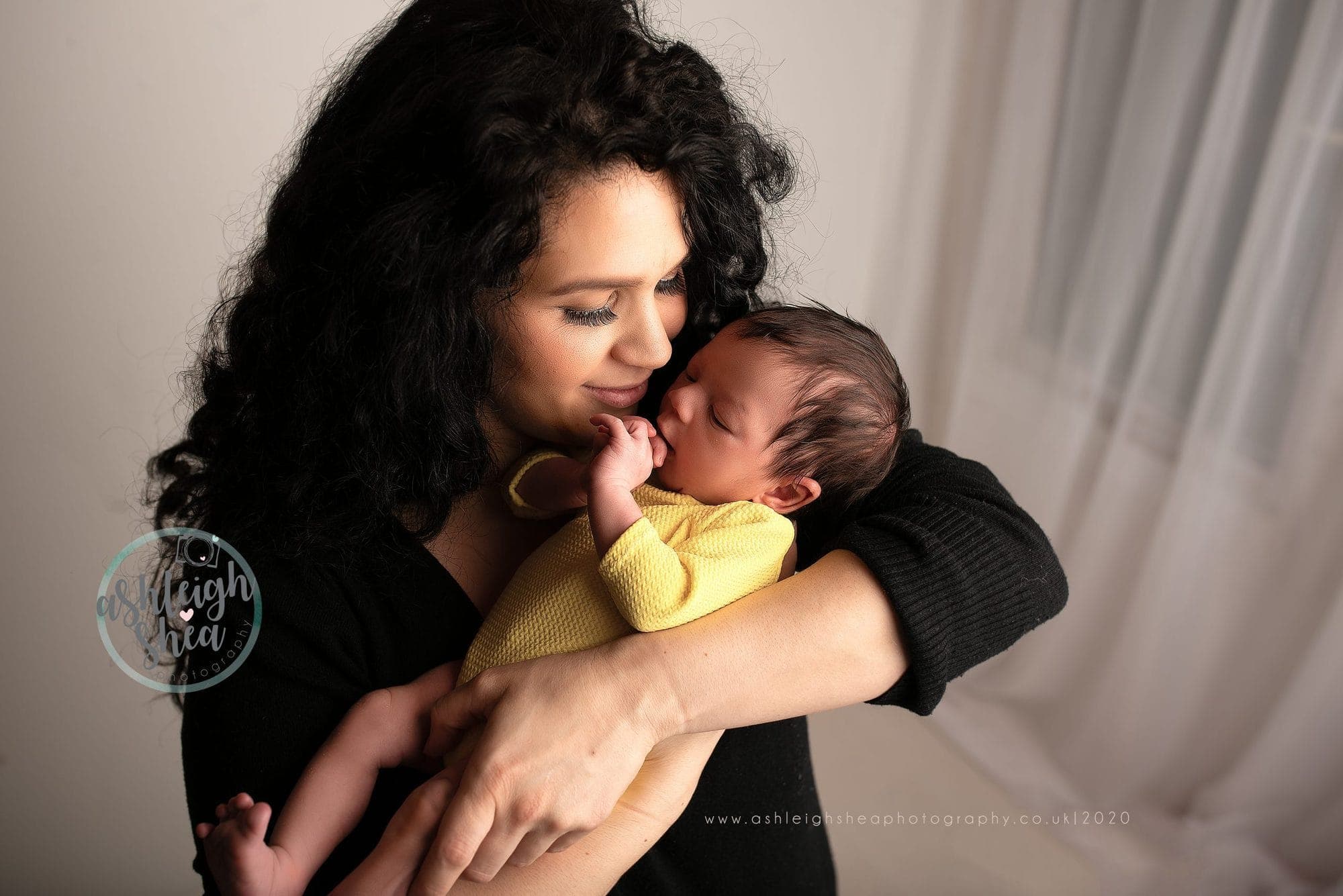 Mum and Daughter, Mother and Baby, Baby Girl, Newborn Session, Ashleigh Shea Photography, London Newborn Photographer